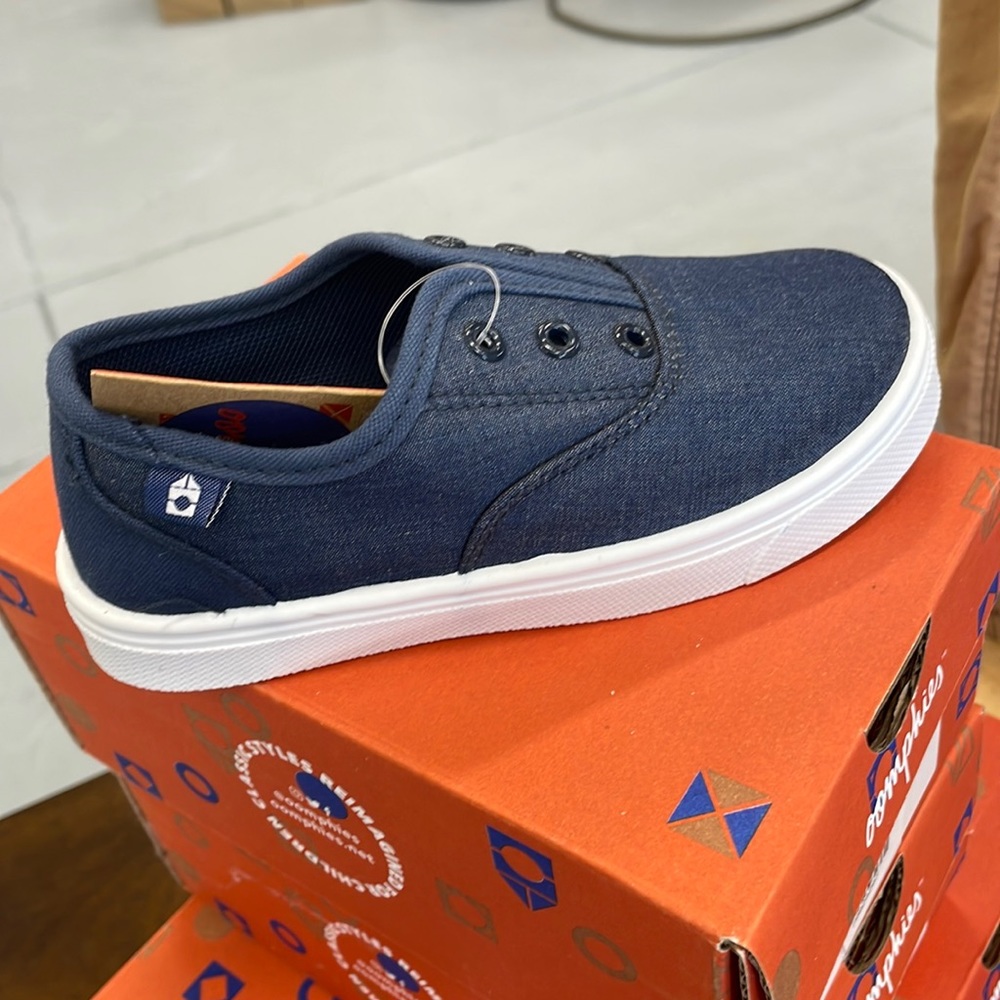 Boys navy slide on sneaker